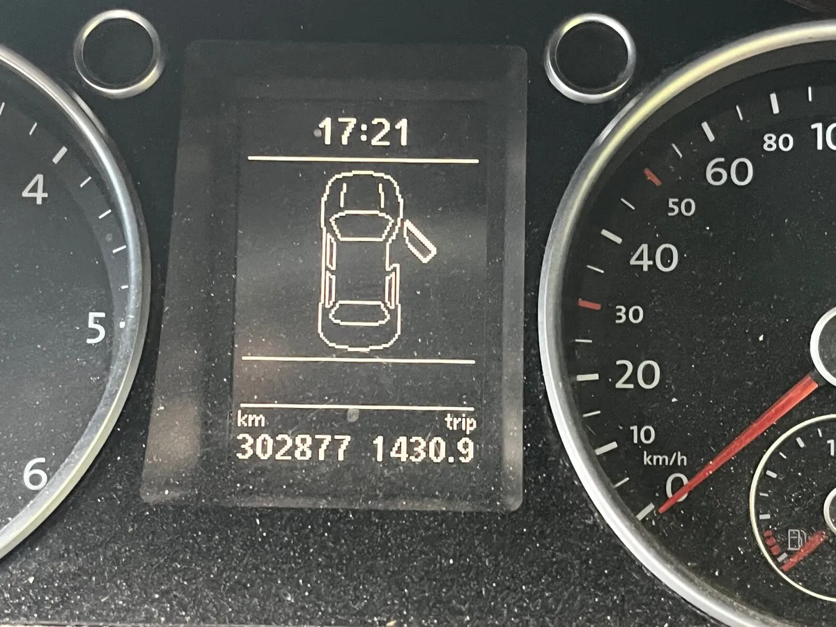 Volkswagen Passat 2009 - Image 4
