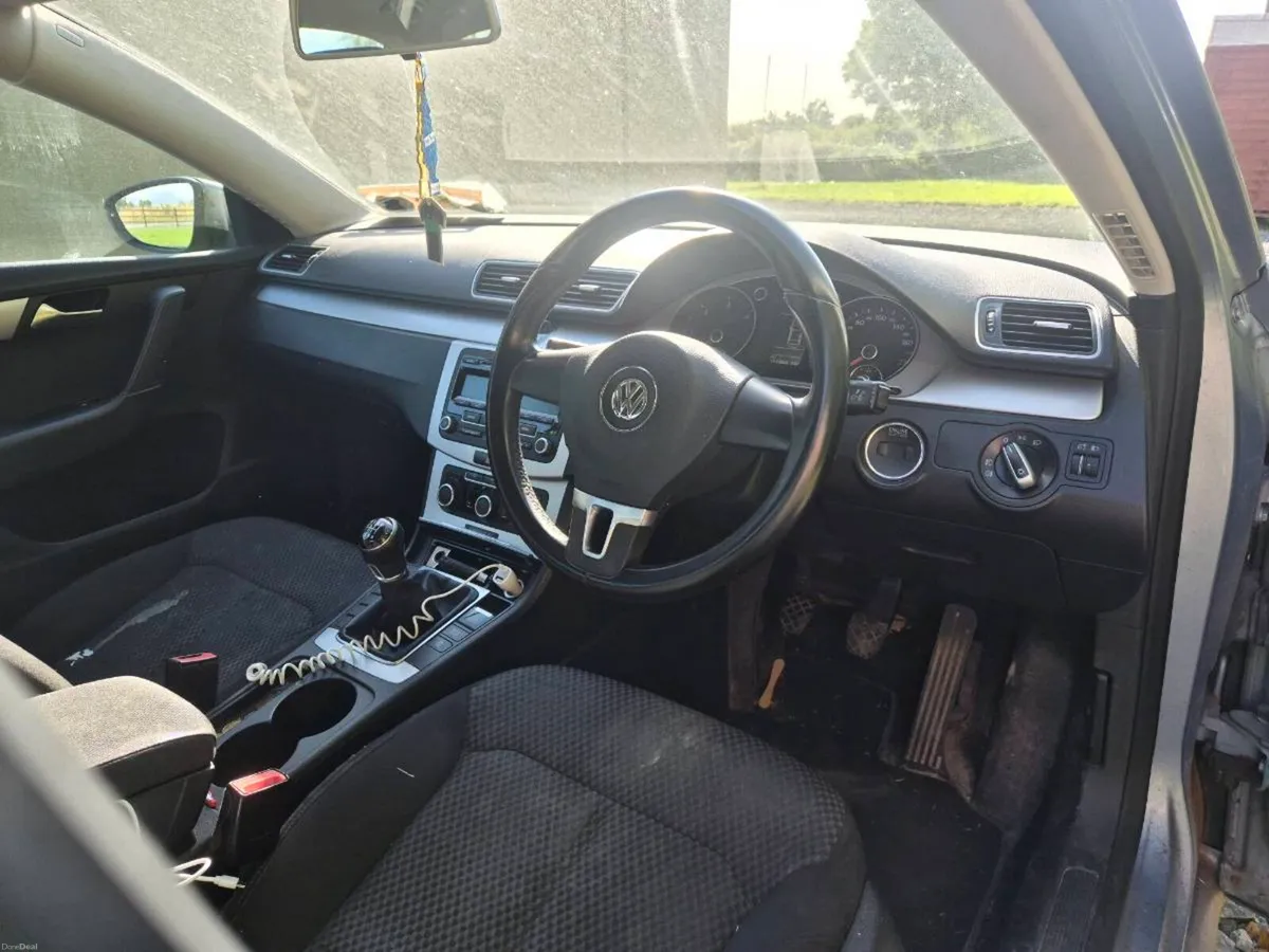 Volkswagen Passat - Image 6