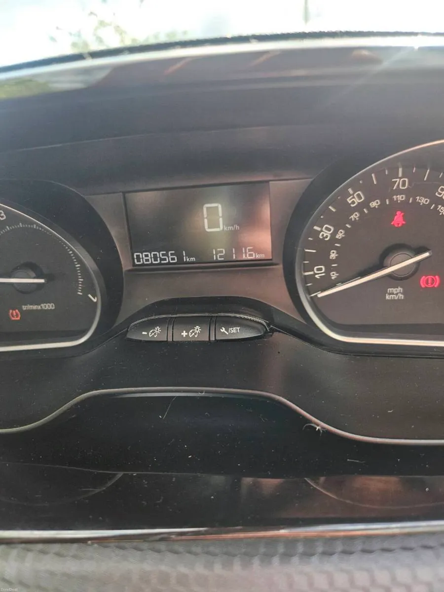 Car - Image 4