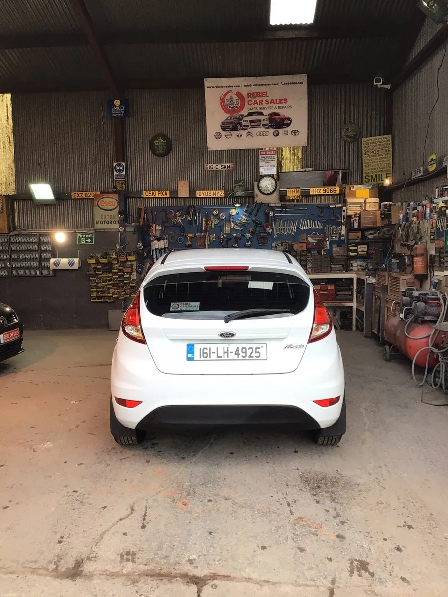 161 Ford Fiesta Zetec- white - Image 2