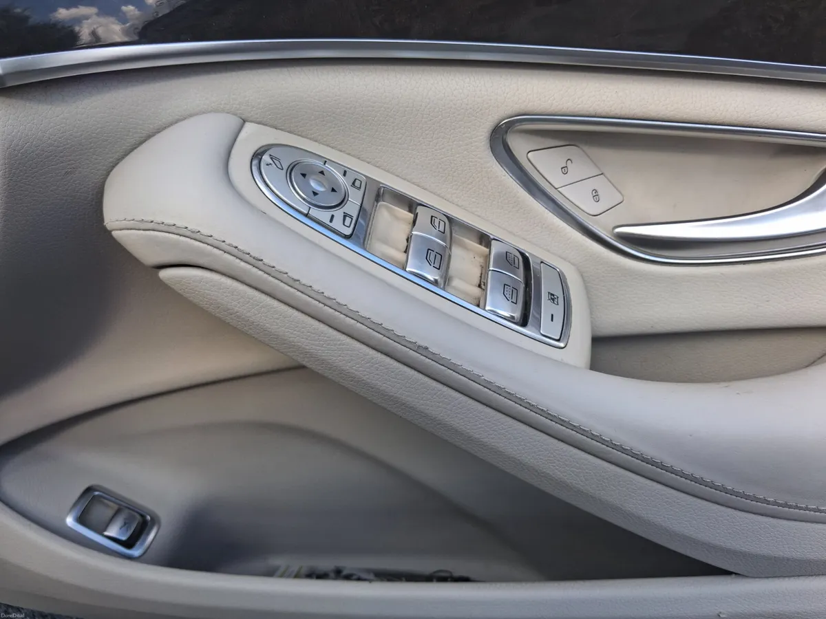 141 Mercedes-Benz S-Class Amg Sport - Image 4