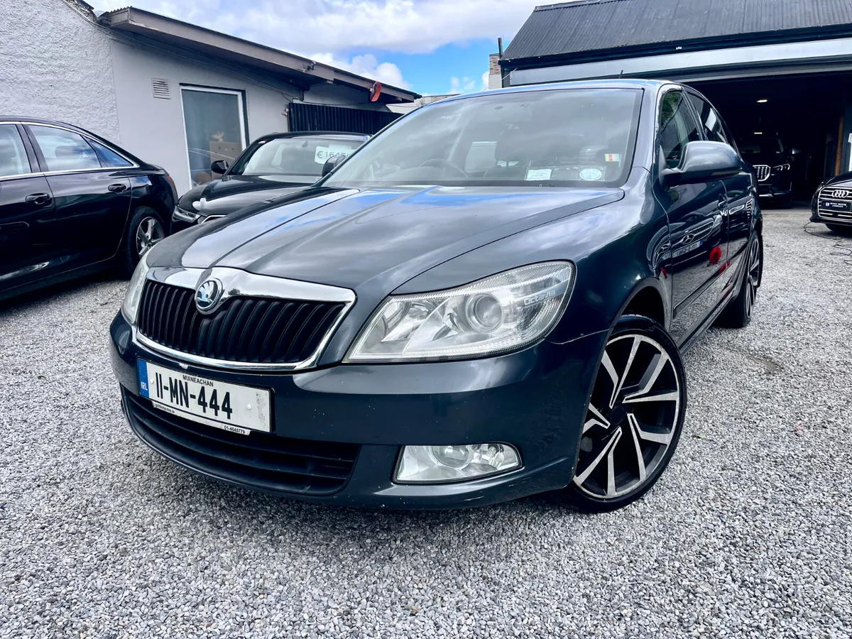 2011 Skoda Octavia 1.6 TDI Manual – VRS Interior - Image 1