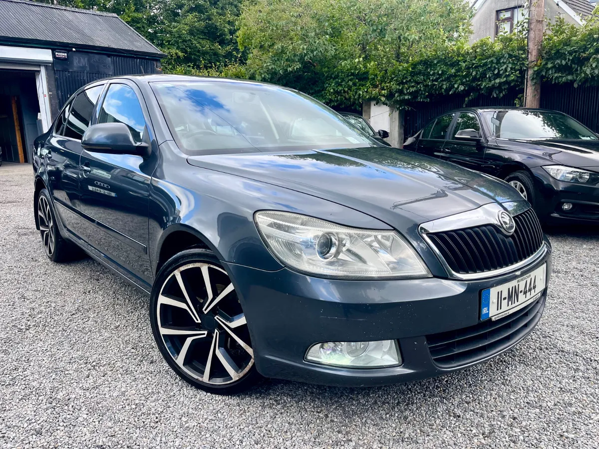 2011 Skoda Octavia 1.6 TDI Manual – VRS Interior - Image 4