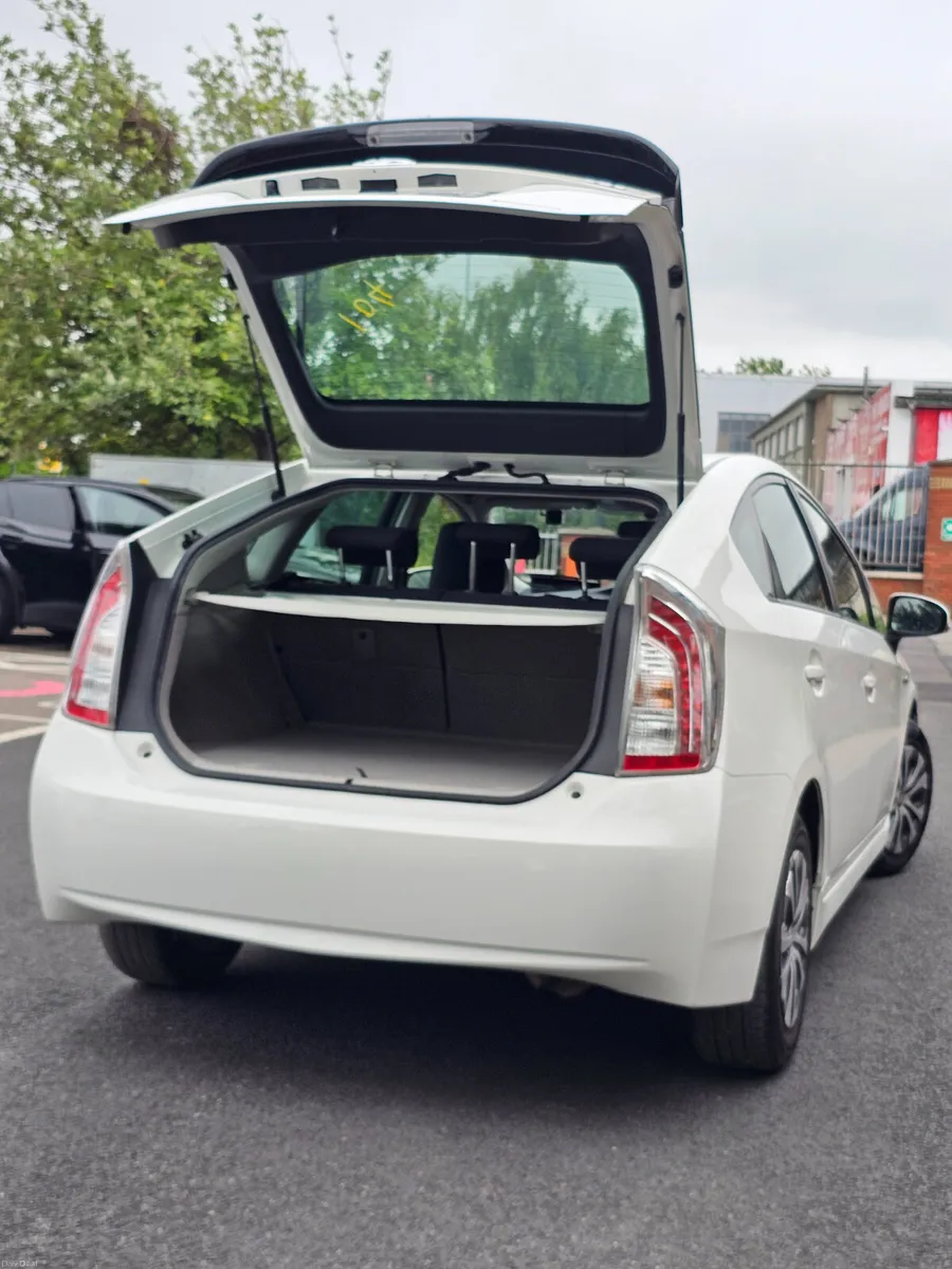 Toyota Prius 2014 Automatic - Image 2