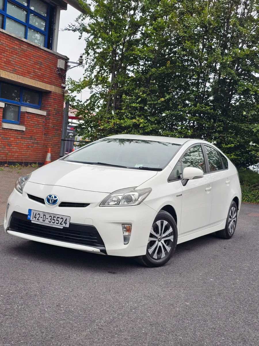 Toyota Prius 2014 Automatic - Image 1
