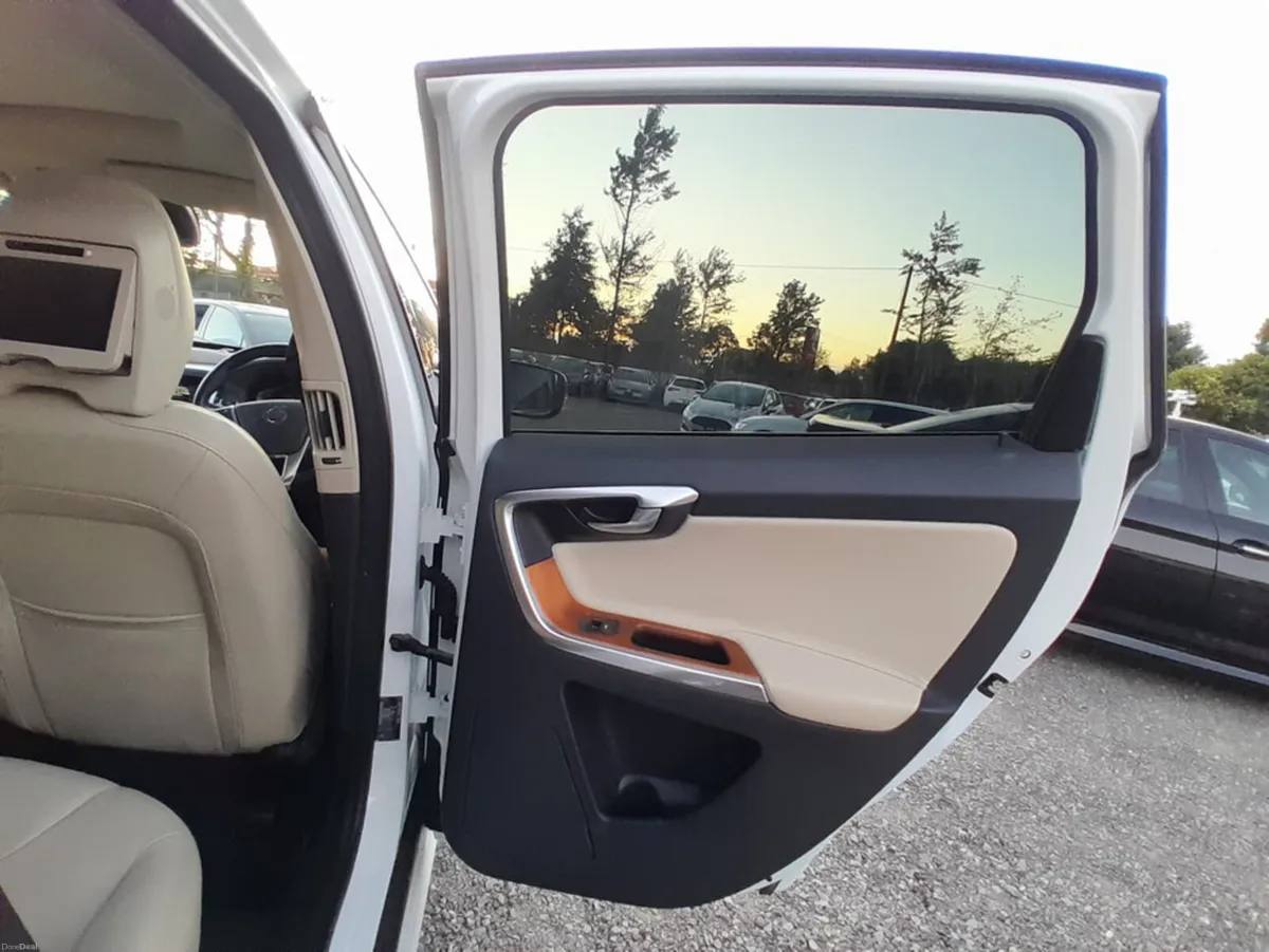 Volvo XC60 D4 CLASSIC - 2.0L Diesel Automatic - Su - Image 6
