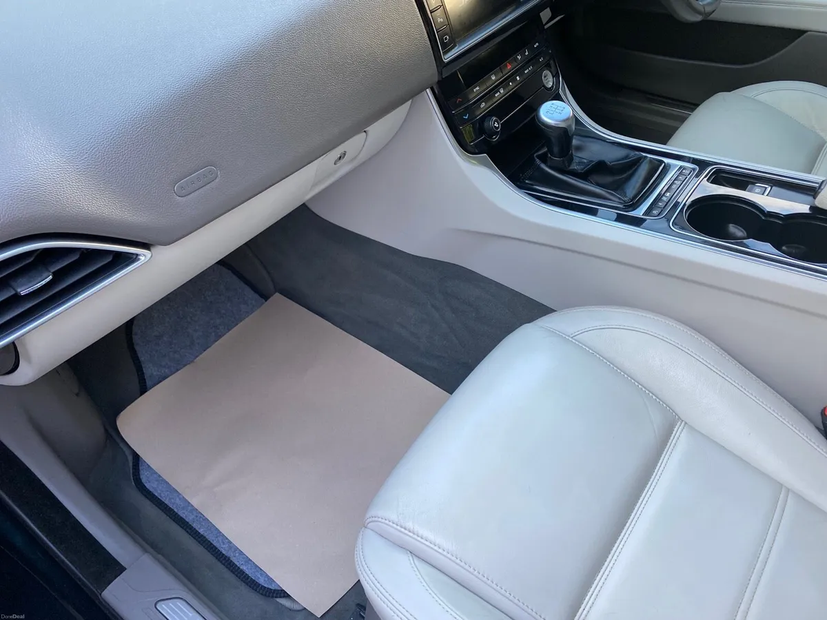 JAGUAR XE LUXURY IN BRITISH RACING GREEN ❤️ - Image 6