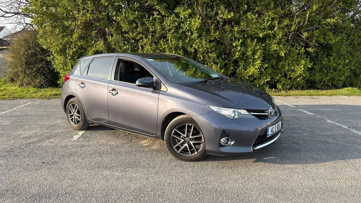 Toyota Auris 2014 - Image 1