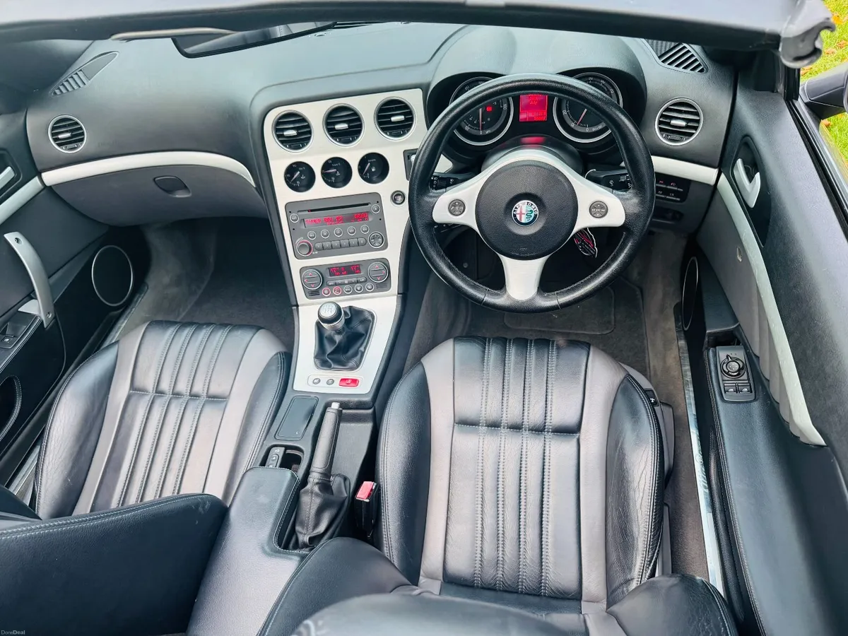 Alfa Romeo Spider 2,2 JTS  Stunning Cabrio Low VRT - Image 5