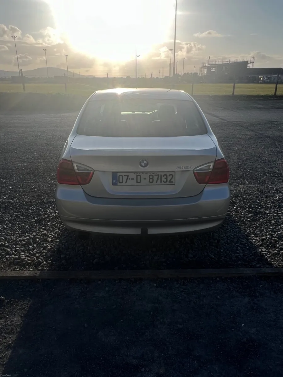 BMW 3-Series 2007 - Image 2