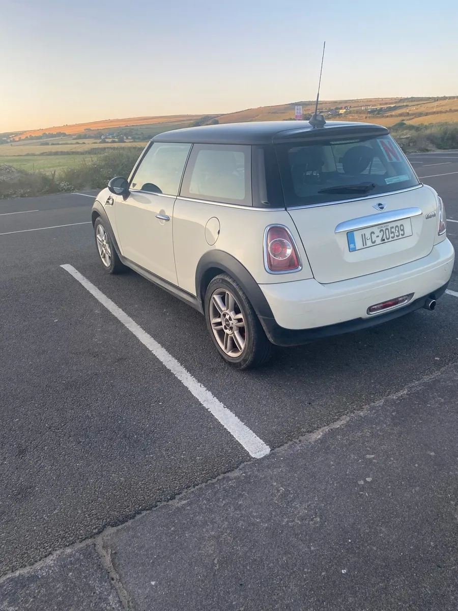 2011 Mini Cooper 1.6L low kms - Image 2