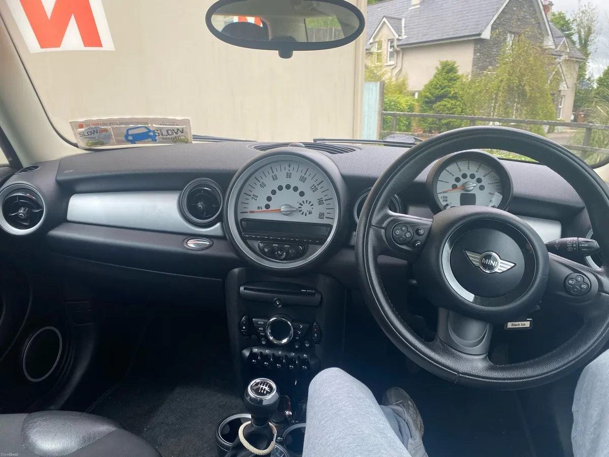 2011 Mini Cooper 1.6L low kms - Image 3