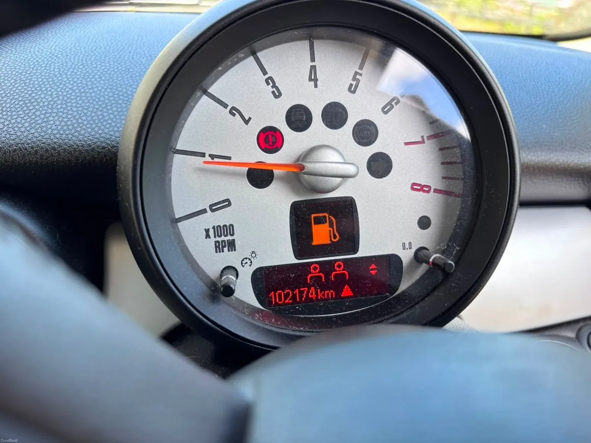 2011 Mini Cooper 1.6L low kms - Image 4