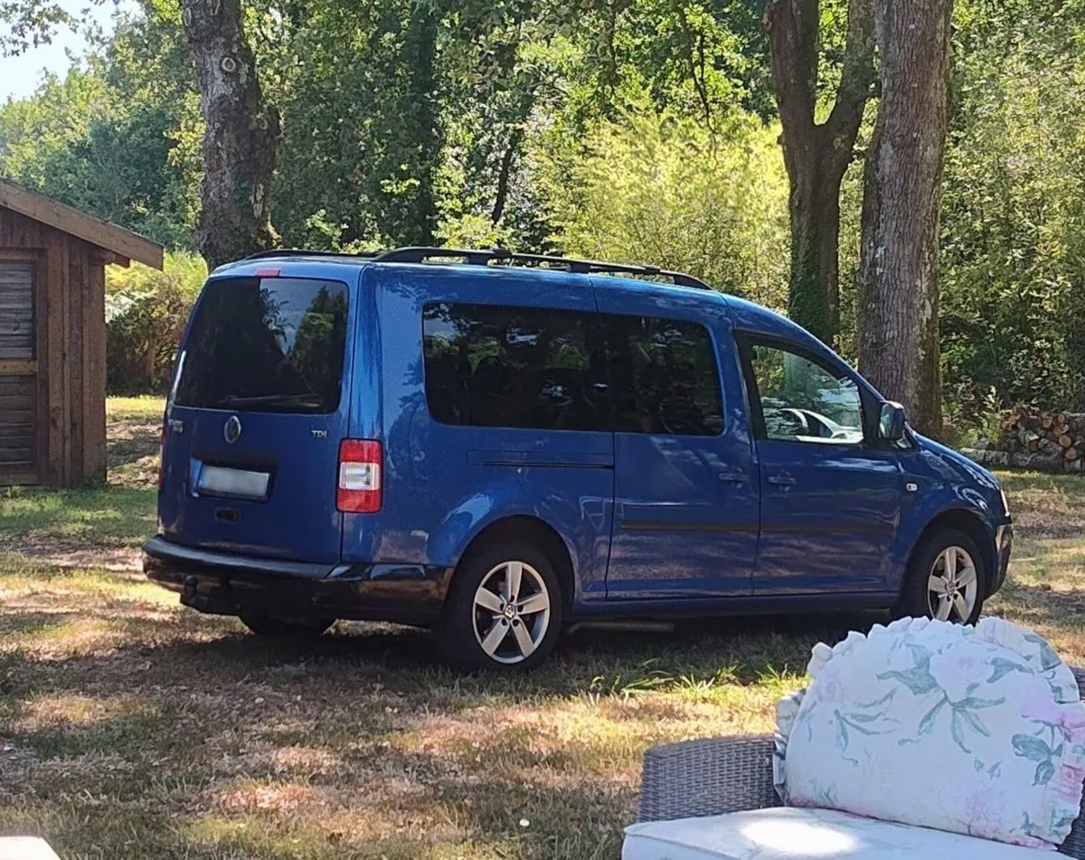 VW Caddy Maxi Life 2010 1.9 - Image 1