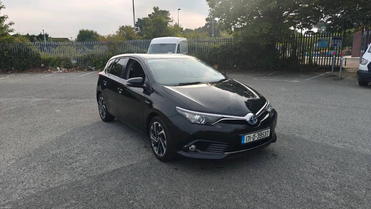 Toyota Auris Hybrid Sol - Image 3