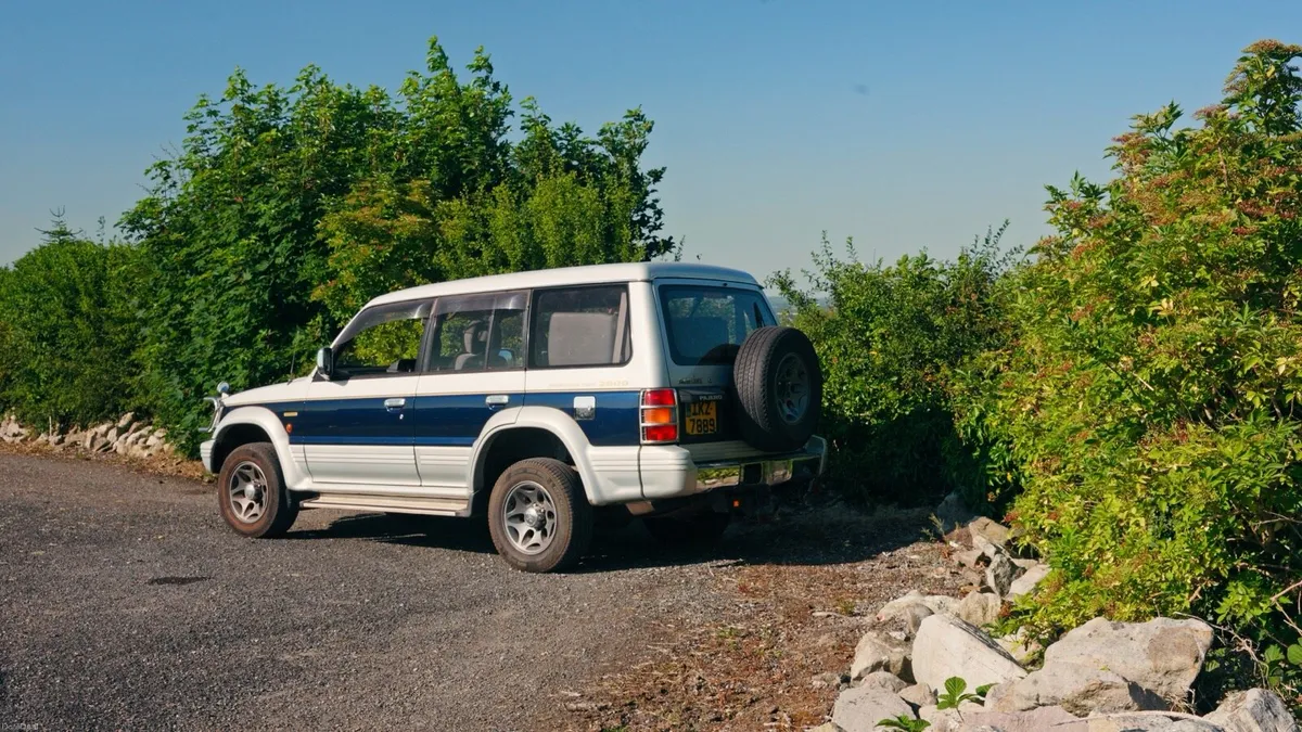 1994 Mitsubishi Pajero LWB Exceed 2.8 - Image 2