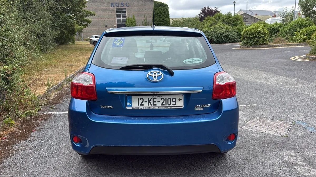 Toyota Auris NEW NCT & 1 OWNER - Image 2