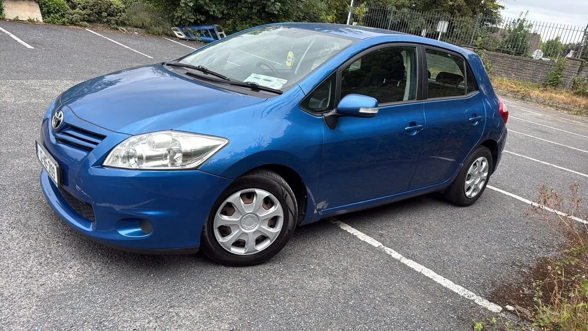 Toyota Auris NEW NCT & 1 OWNER - Image 3