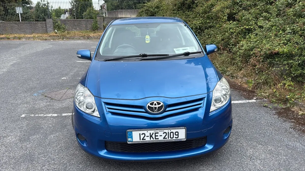 Toyota Auris NEW NCT & 1 OWNER - Image 1