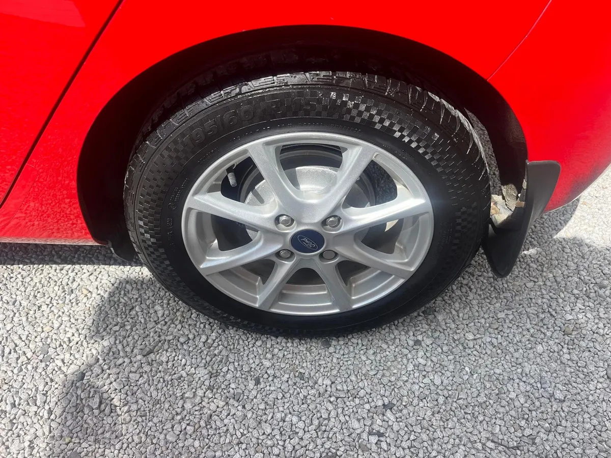 Ford Fiesta  Titanium 2017 - Image 6