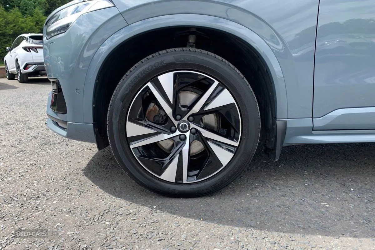 Volvo XC90 2.0 B5 MHEV 235PS Plus Diesel Hybrid Au - Image 6