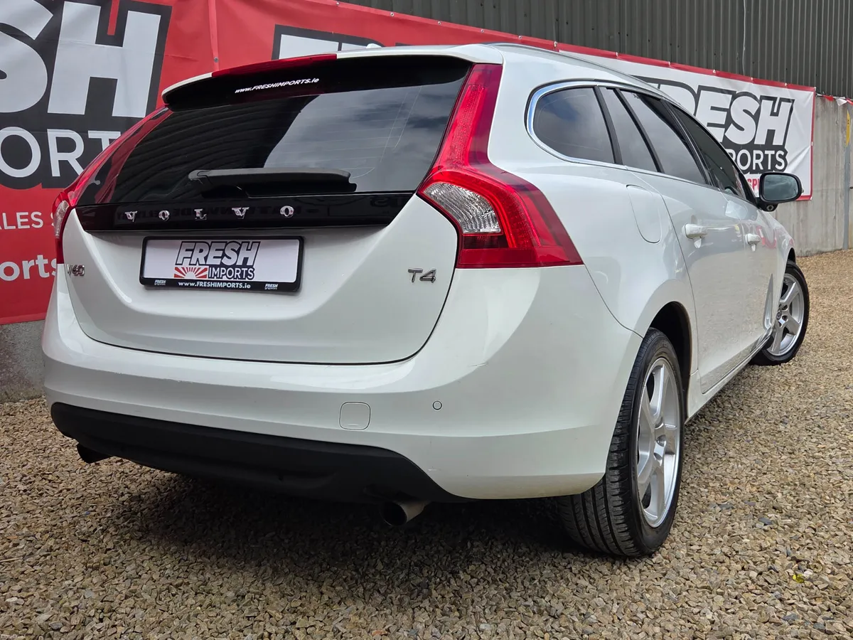 VOLVO V60 AUTO *52KMS* - Image 2