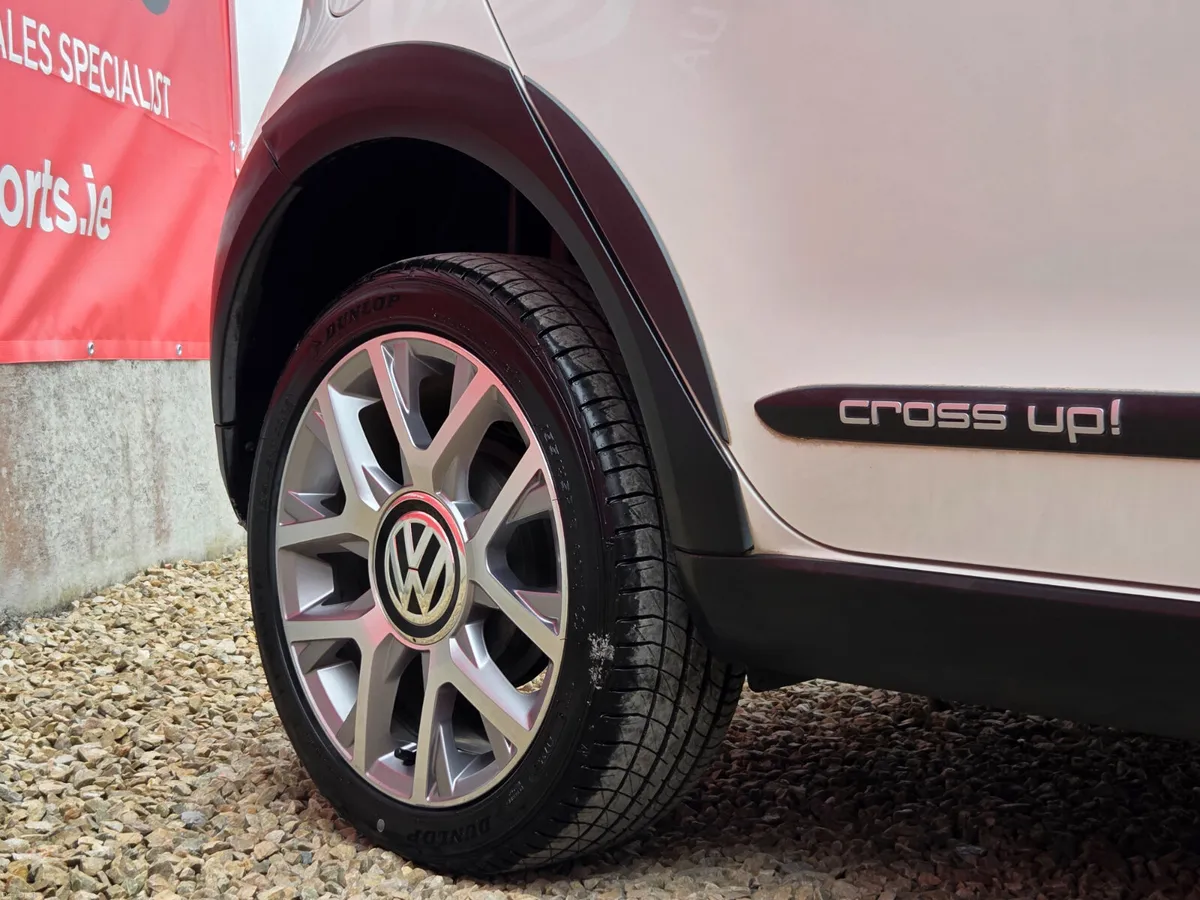 VOLKSWAGEN UP! CROSS AUTO - Image 4