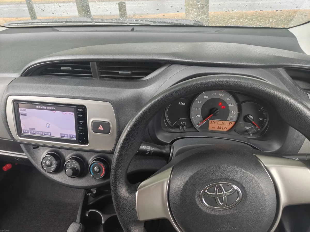 Toyota vitz 2015 - Image 5