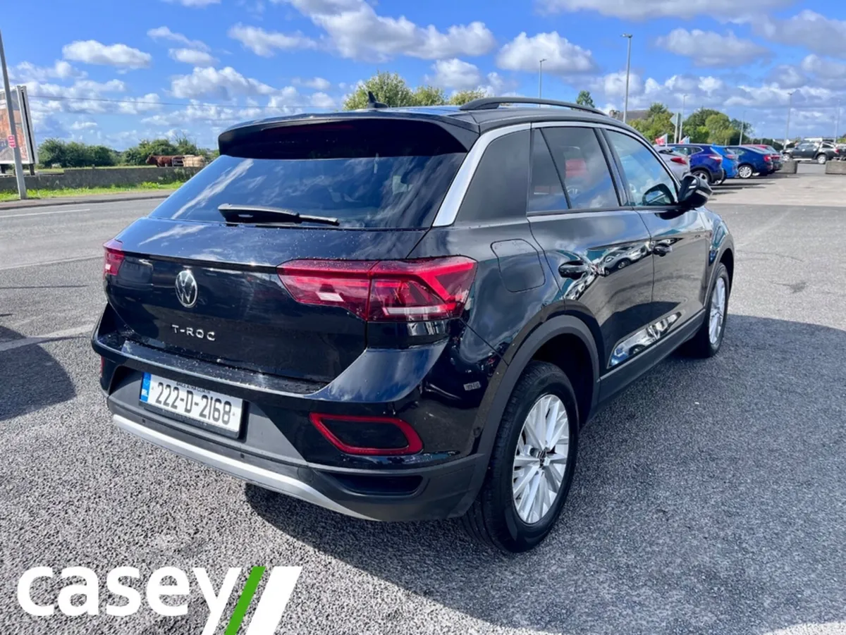 Volkswagen T-Roc LIFE 2.0 TDI MANUAL 6SPEED FWD 11 - Image 4
