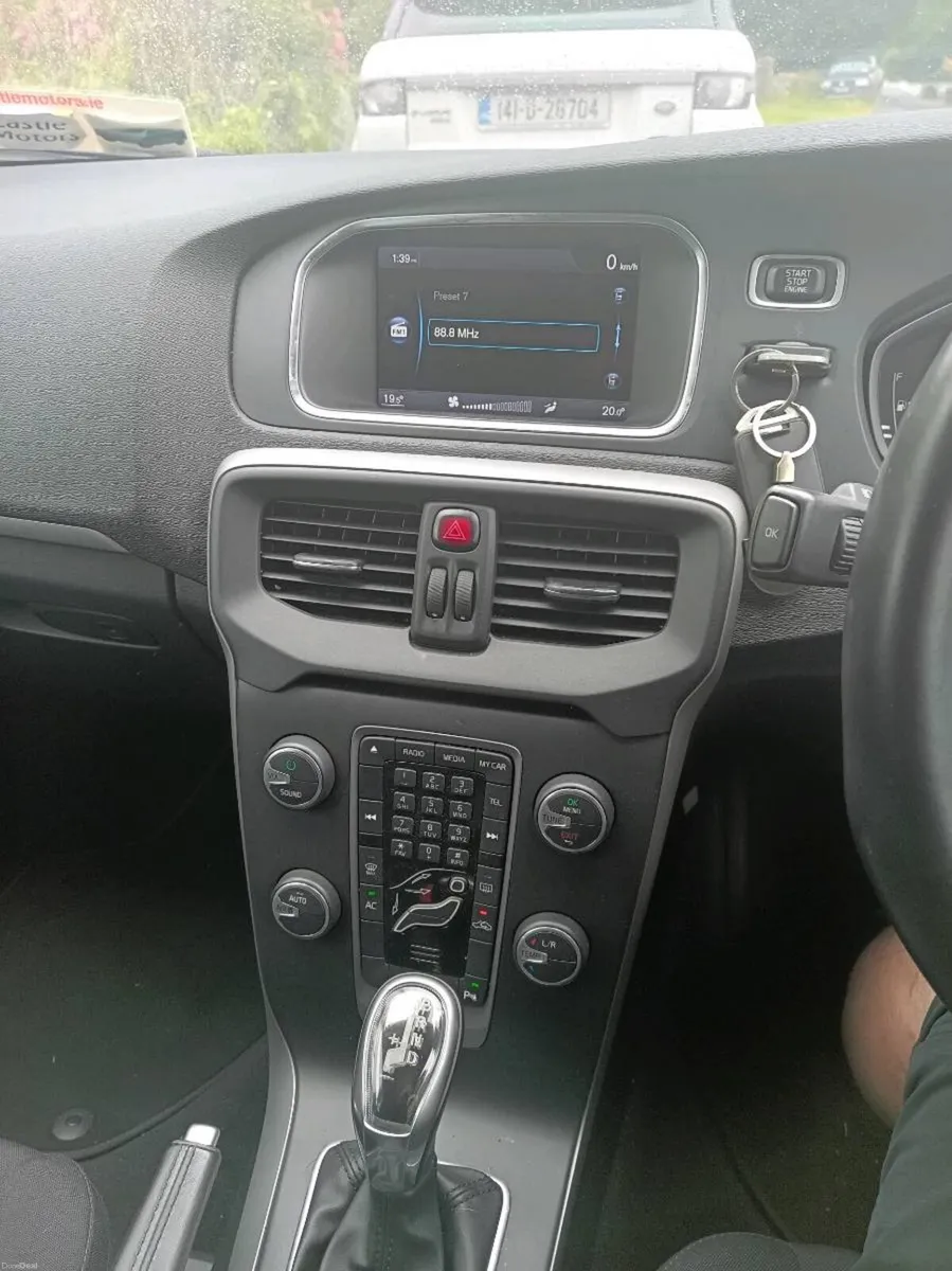 Car - Image 6