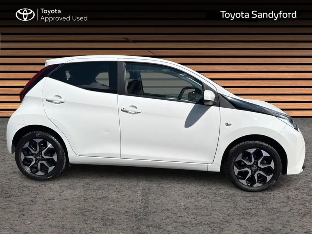 Toyota Aygo 1.0 5DR X-PLAY // REAR CAMERA // BLUET - Image 3