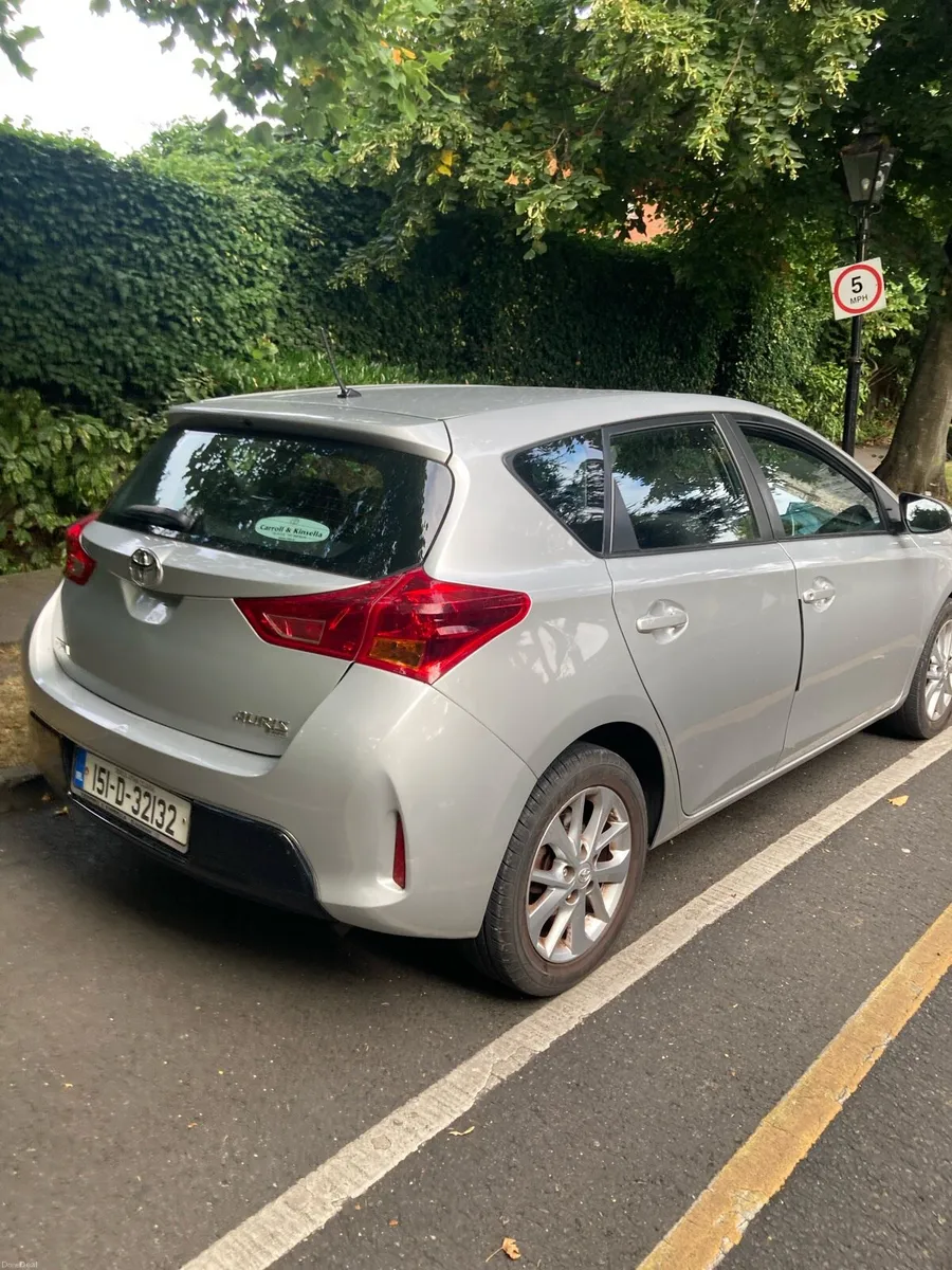 2015 Toyota auris luna - Image 2