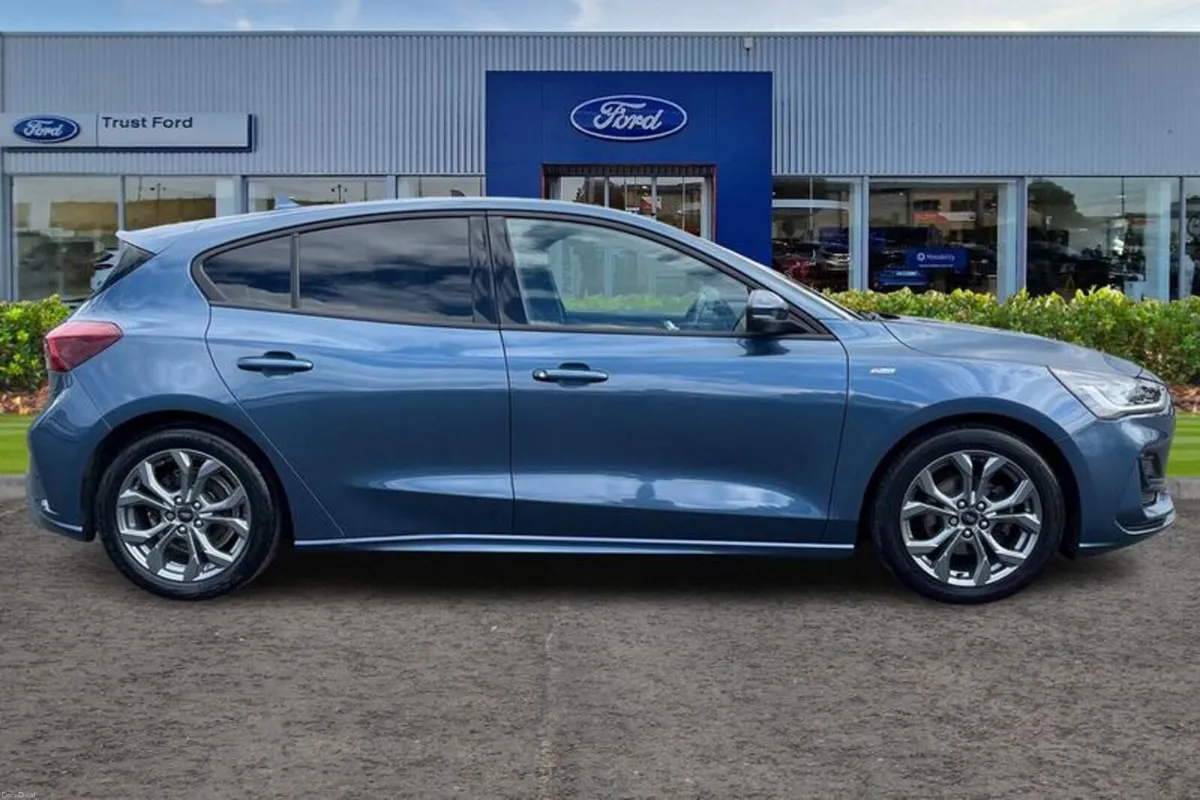 Ford Focus 1.0T EcoBoost ST-Line Hatchback 5dr - Image 3