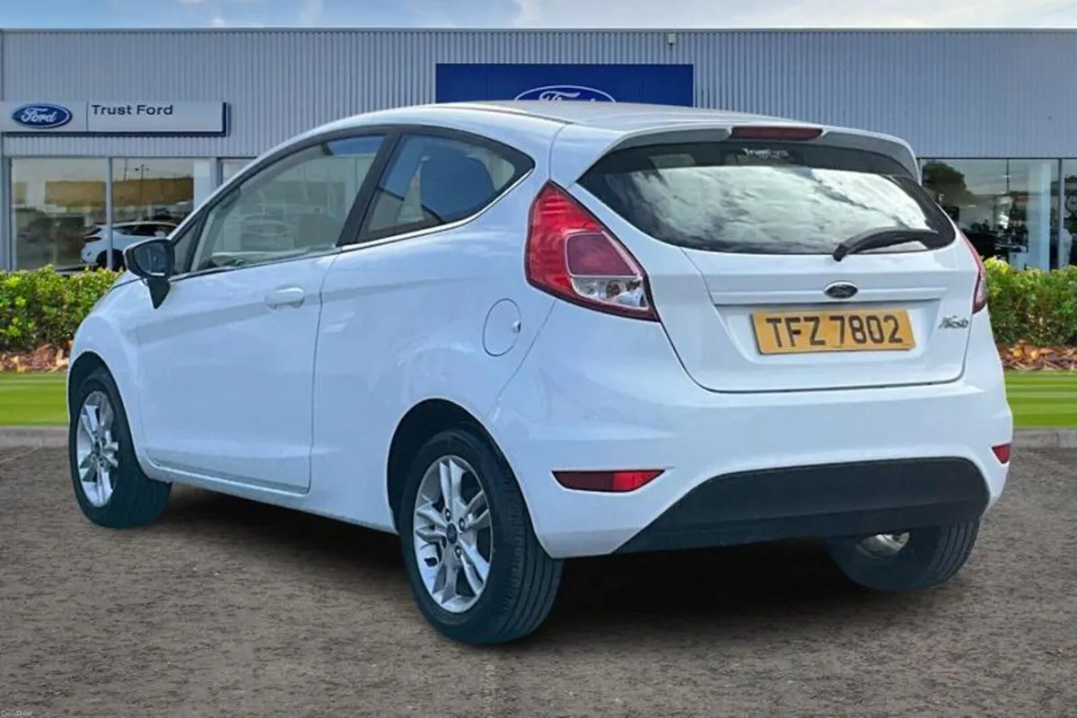 Ford Fiesta 1.25 82 Zetec 3dr - Image 2