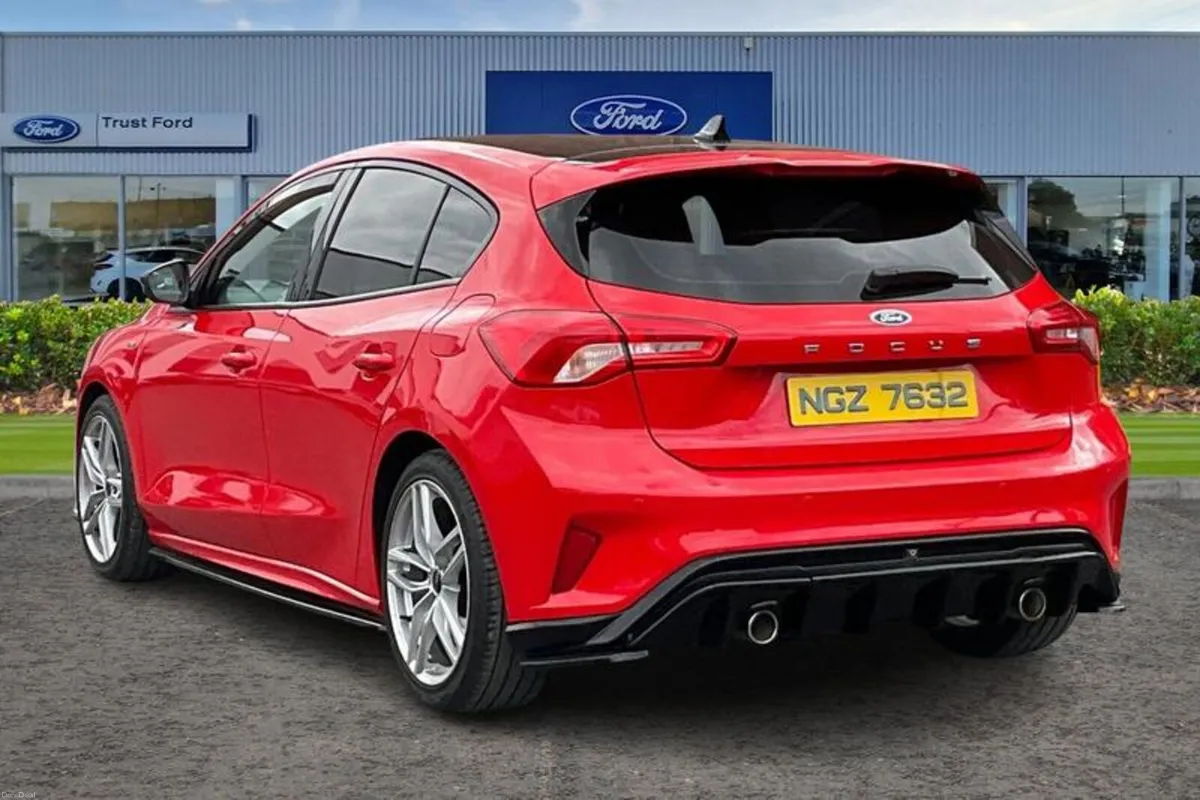 Ford Focus 1.0 EcoBoost 125 ST-Line 5dr - Image 2