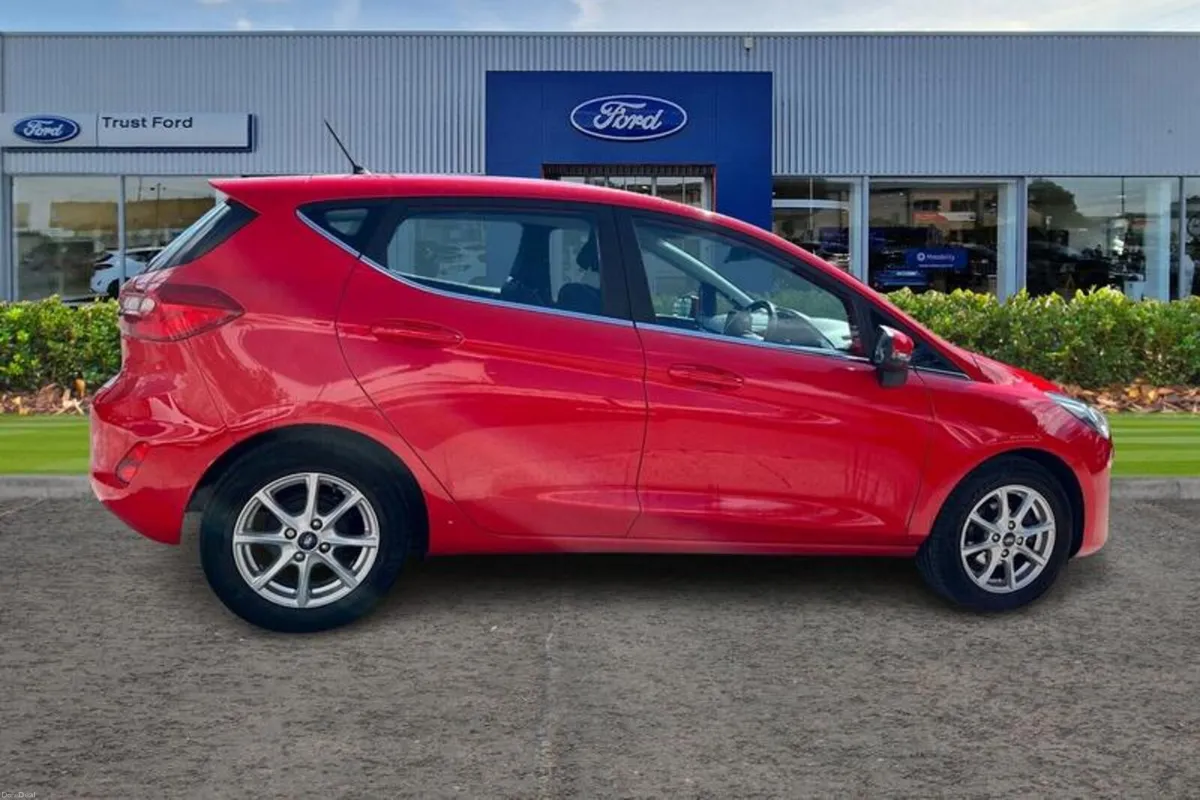 Ford Fiesta 1.1 Zetec 5dr - Image 3