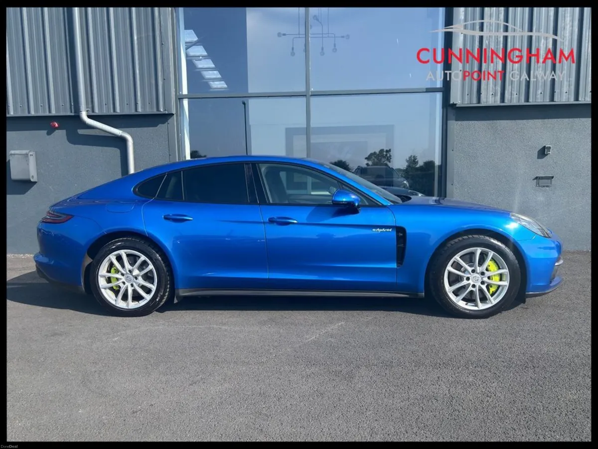 Porsche Panamera 4 e-hybrid Auto - Image 3