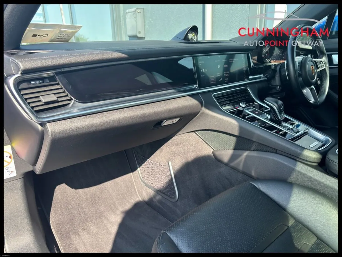 Porsche Panamera 4 e-hybrid Auto - Image 6