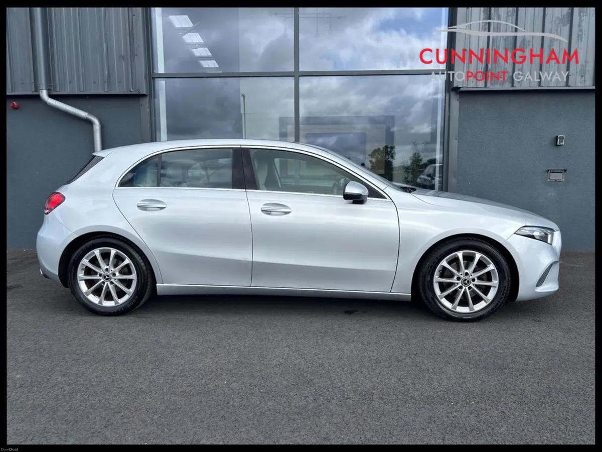 Mercedes-Benz A-Class A180d Auto [Creme Leather] - Image 3