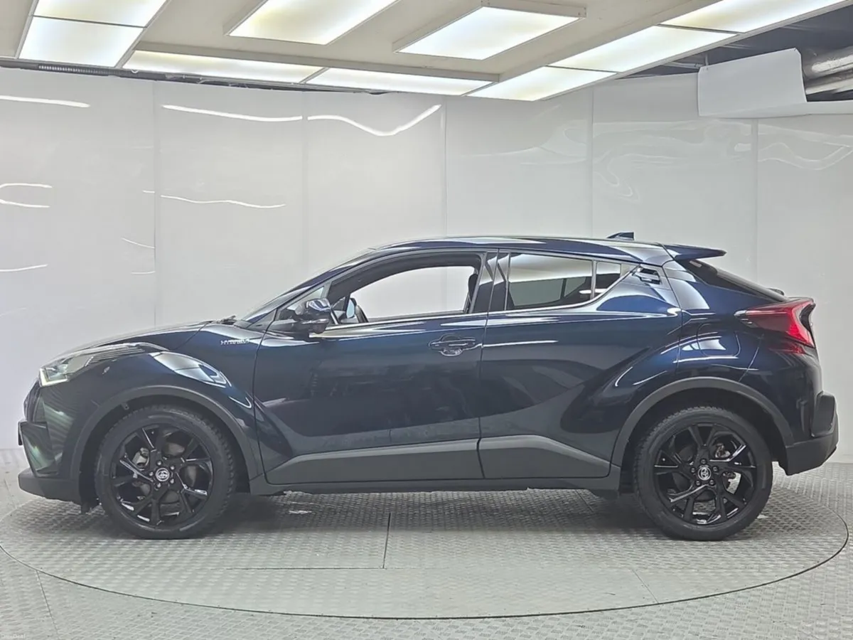 Toyota C-HR G Black edition Hybrid - Image 6