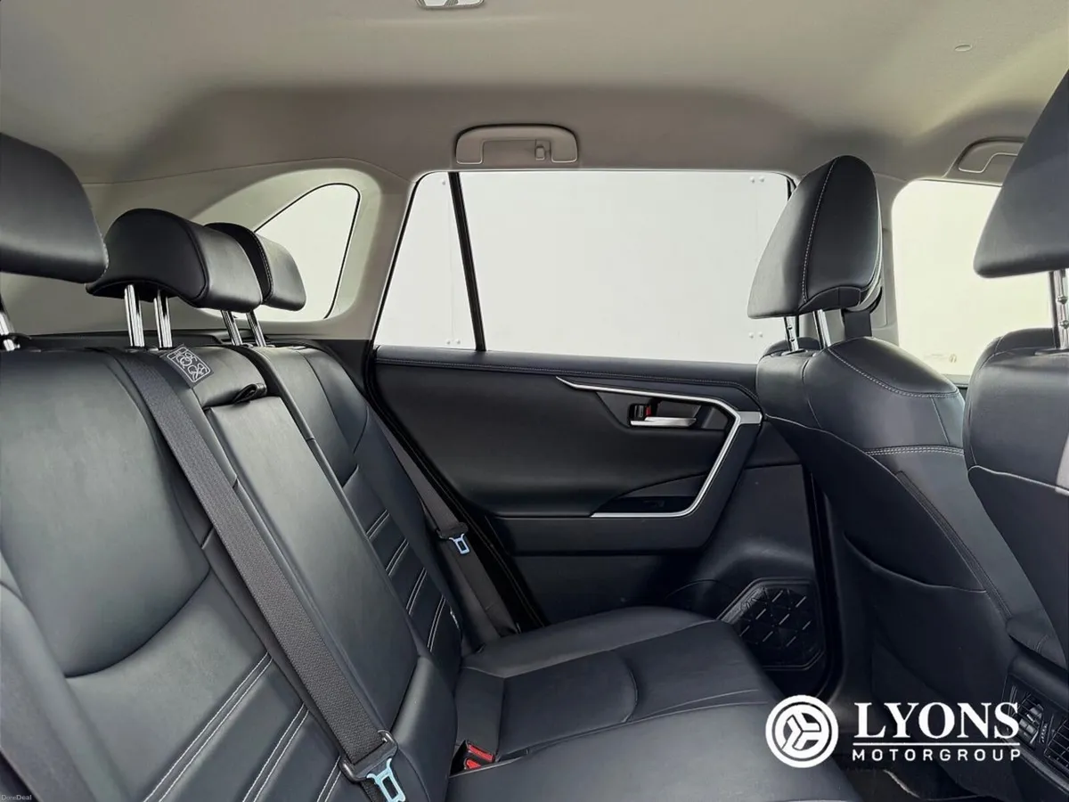 Toyota RAV4 2.5 Hybrid Sol 2WD - Image 5