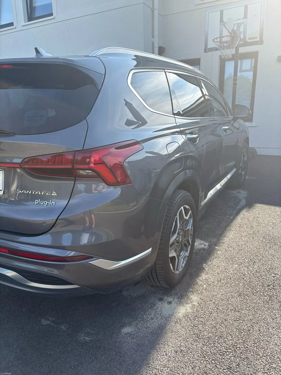 212 Hyundai Santa Fe PHEV Executive Plus - Image 3