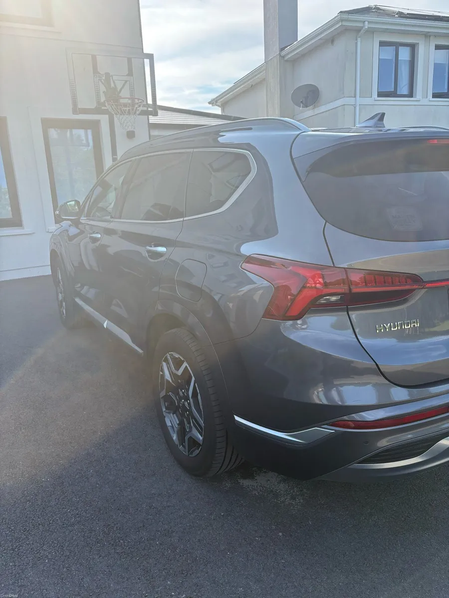 212 Hyundai Santa Fe PHEV Executive Plus - Image 5