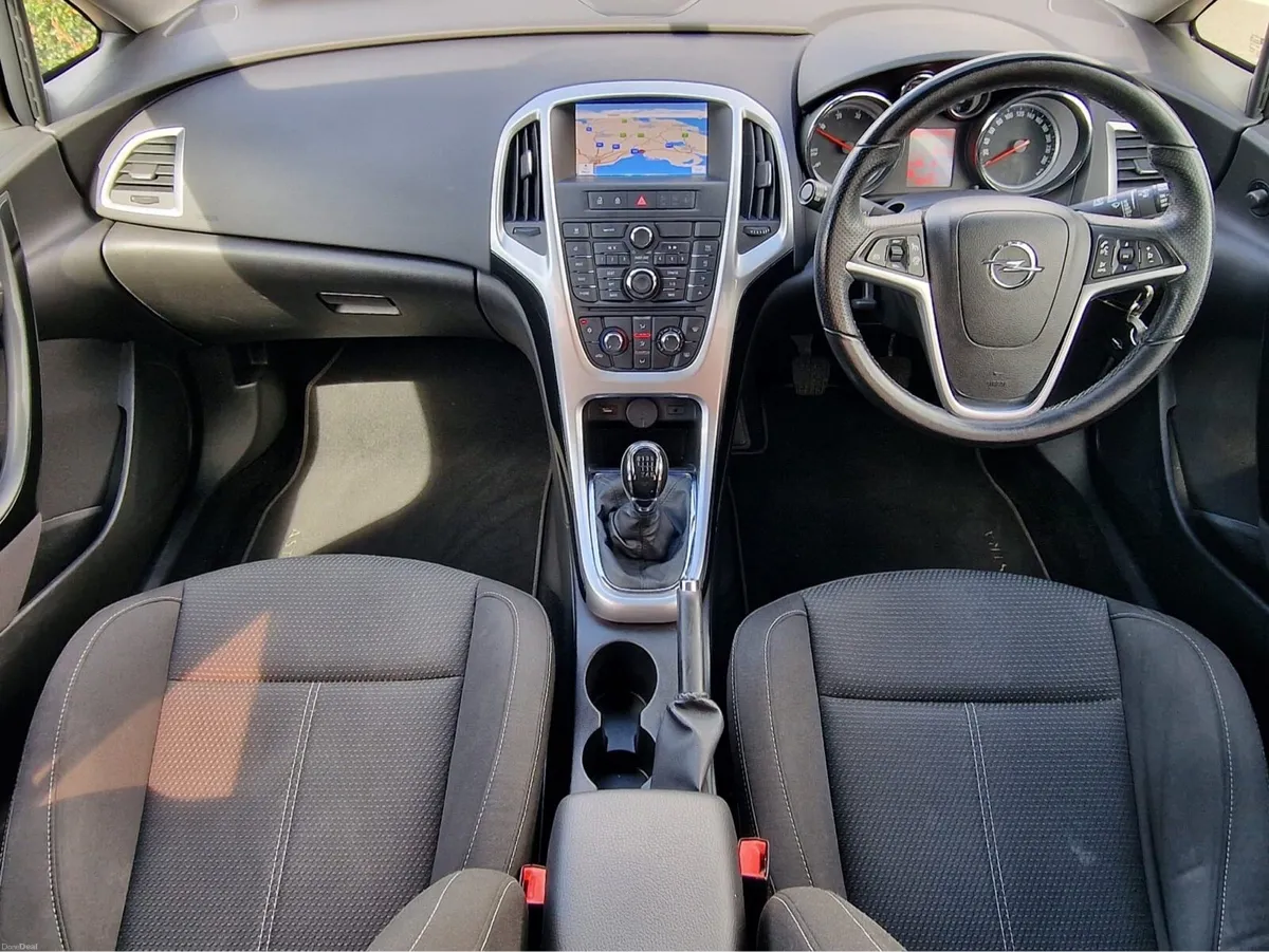 Opel Astra SRI 1.6CTDi - Image 6