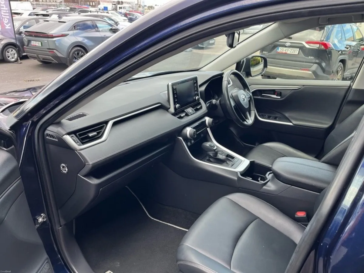 Toyota RAV4 HYBRID ELECTRIC SOL - Image 6