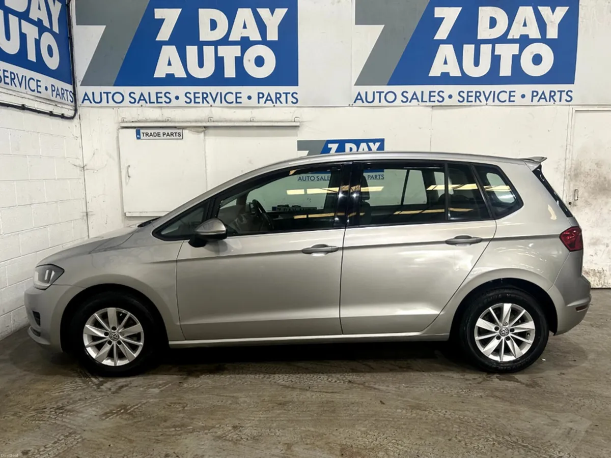 Volkswagen Golf SV CL 1.2 TSI MANUAL 6SPEED FWD 11 - Image 4