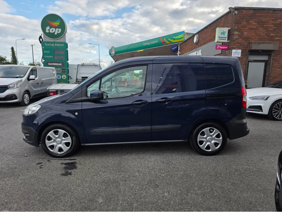 Ford Transit Courier TREND 75PS 3DR VAN - Image 2