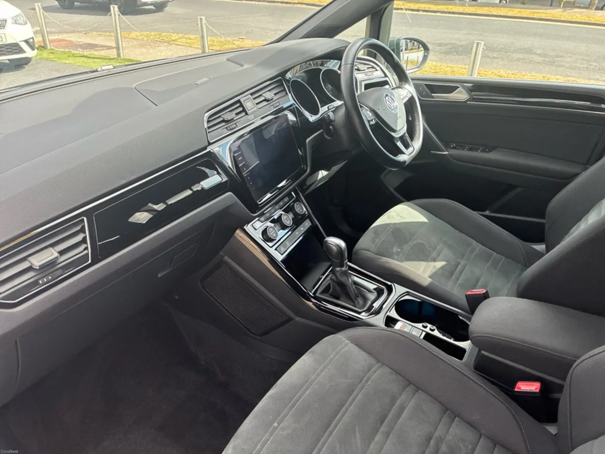 Volkswagen Touran 2019 VW Touran *R-Line* *HIGH SP - Image 2