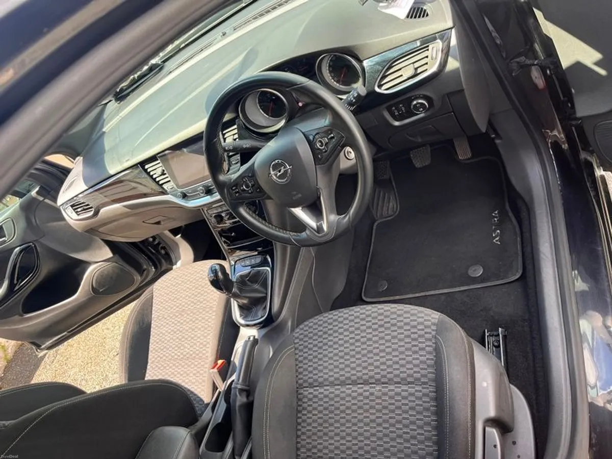 2017 Opel Astra - Image 2