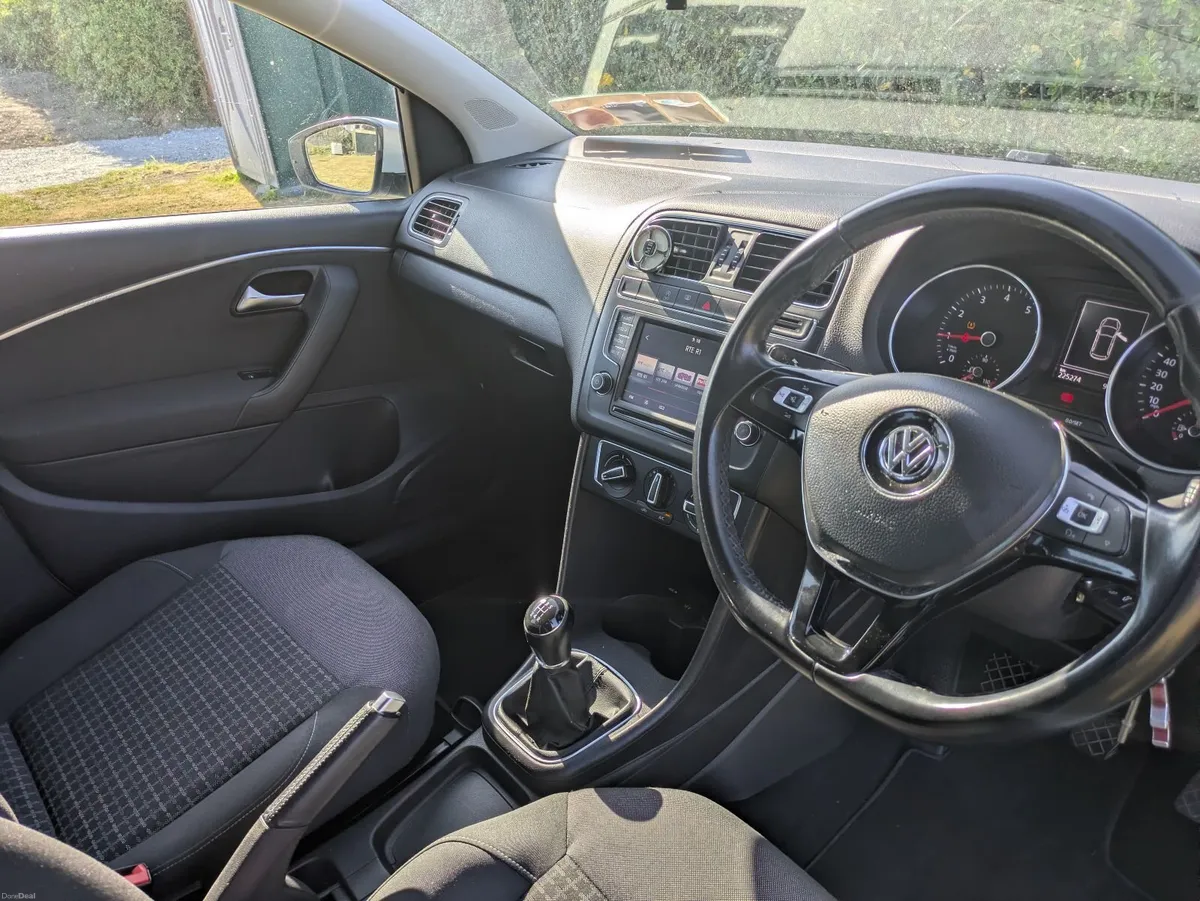 Volkswagen Polo 2015 - Image 5